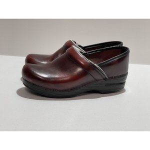 Dansko Clogs Burgandy Slip on Shoes Nursing Women's Size 39 US Size 8.5-9